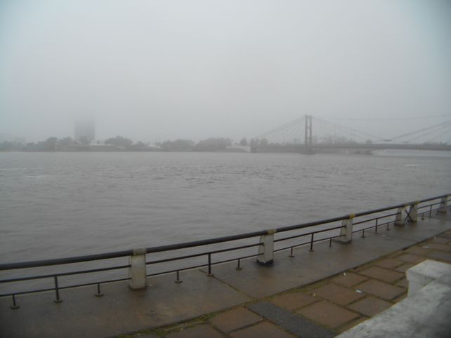 ¿Londres? No. Entre la niebla... el Puente Colgante
