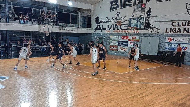 Regatas Santa Fe superó como visitante a Almagro B y aseguró el mejor lugar en el Clausura A2.