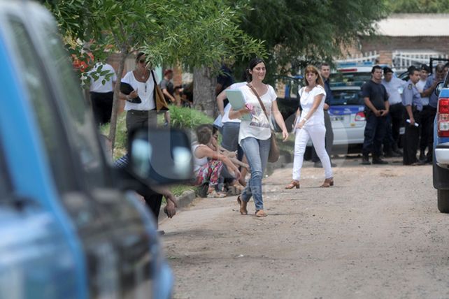 Desalojo en Santa Rita II: una familia amenazó con quemar la casa