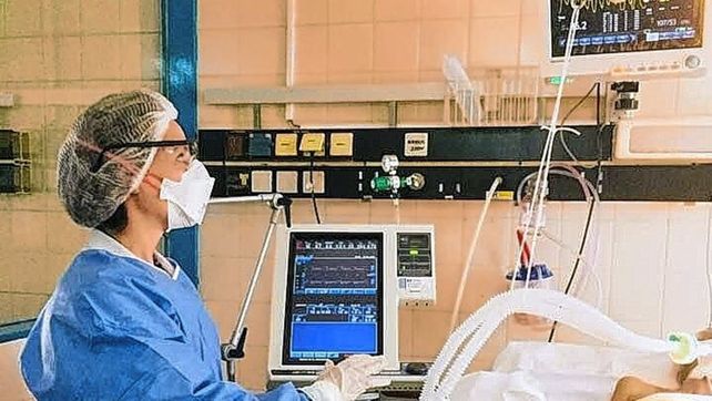 Advierten por el déficit de médicos y enfermeros en las UTI
