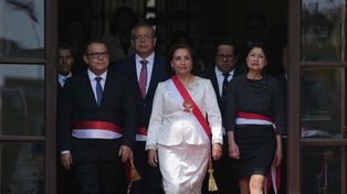 A una semana de asumir, a Boluarte le renunciaron dos ministros en repudio a la represión policial.