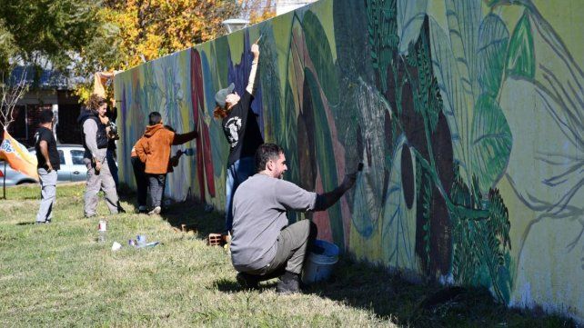 Más de 50 artistas participaron del Encuentro Provincial de Muralismo en Maciá