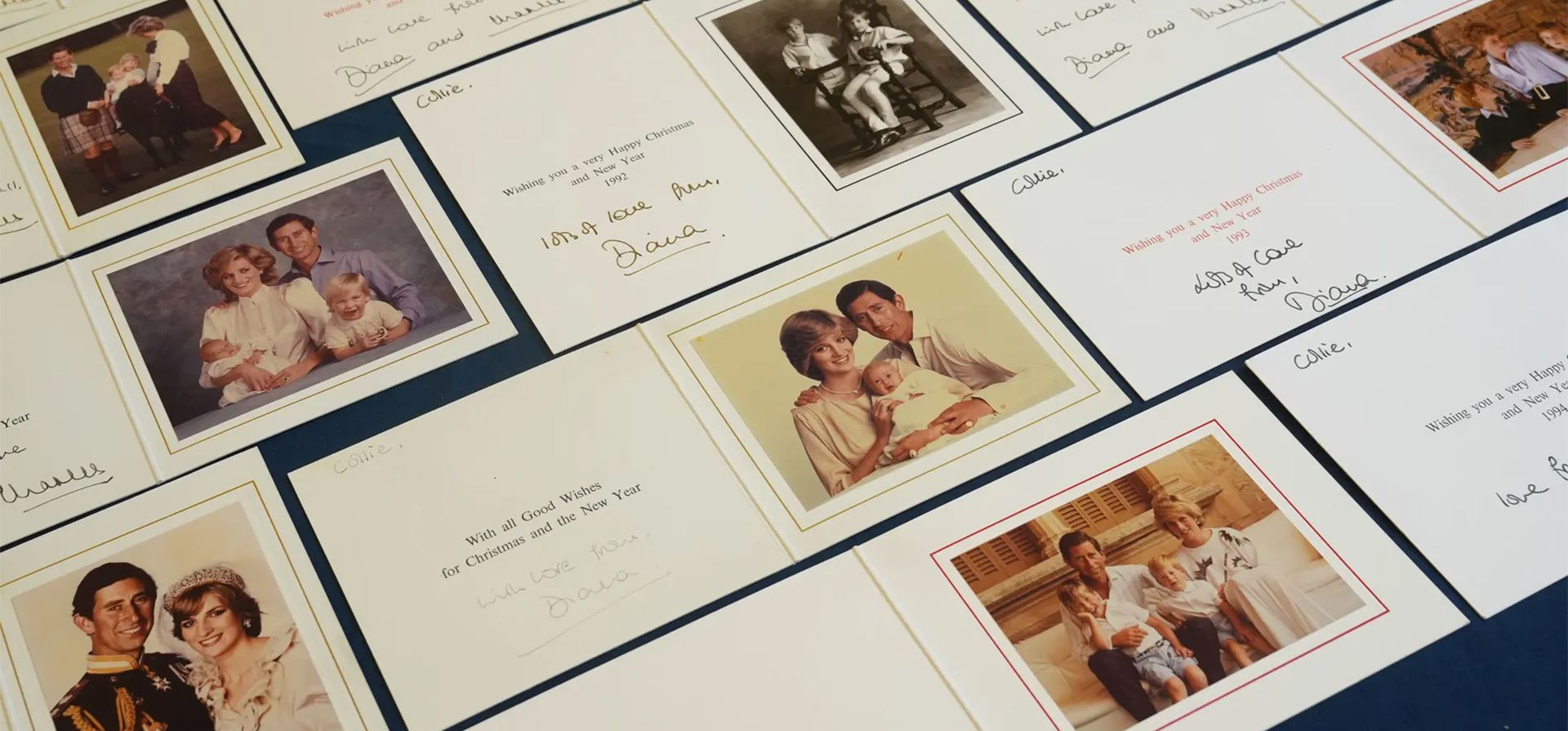 Una serie de cartas y tarjetas escritas a mano por Diana, princesa de Gales, Stansted Mountfitchet, Inglaterra. Fotografía: Joe Giddens/PA Una serie de cartas y tarjetas escritas a mano por Diana, princesa de Gales, Stansted Mountfitchet, Inglaterra. Fotografía: Joe Giddens/PA