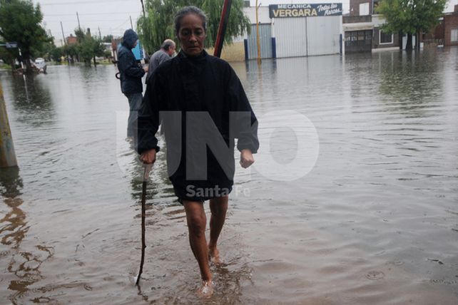 Las postales de una jornada donde la lluvia no dio tregua y el agua entró a los hogares