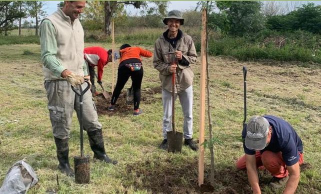 La comunidad está plantando un bosque comestible para autoabastecerse de alimentos.