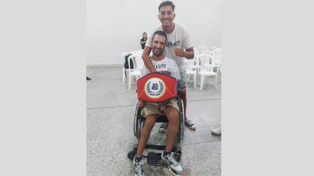 Mauro Sarubi y su amigo Marcos Gómez participan de maratones pedrestres. Necesitan una nueva silla que cuesta $2 millones&nbsp; 