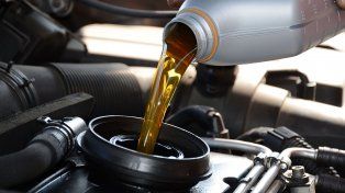 Jamás se debe descuidar un cambio de aceite de motor tiempo, junto con el correspondiente filtro.