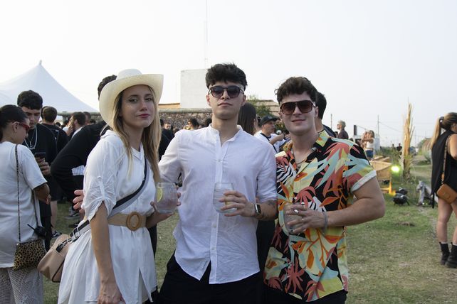 Victoria Venturini, Emiliano y  Matías Neira.  
