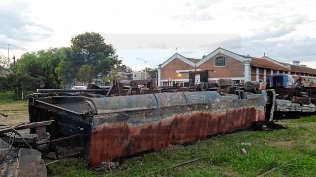 Paraná: los vagones del ferrocarril, reducidos a pedazos