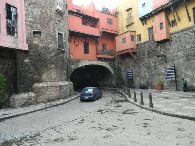 De túneles y callejones a la morbosidad de las momias