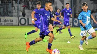 Bautista Ojeda, juvenil de Colón, tuvo minutos en un amistoso con la Selección Argentina Sub 15 en Río Cuarto.