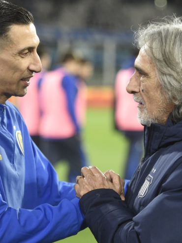 Di María fue homenajeado en la previa y la bienvenida se la dio otro campeón del mundo
