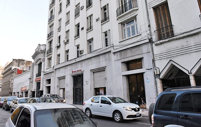 El primer escruche del que se tiene constancia ocurrió el 24 de agosto de 2014 en un departamento del primer piso de un edificio de Santa Fe 1063.&nbsp;