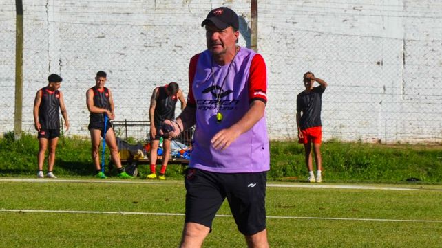 Gustavo Raggio va en busca de la gloria para Douglas Haig de Pergamino. (@clubdouglas)