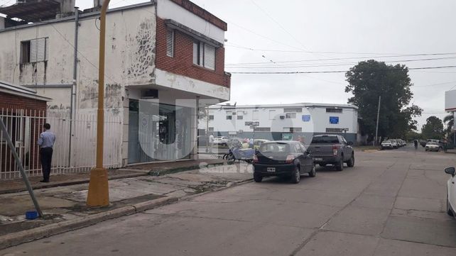 La zona donde estaba estacionada la camioneta blanca
