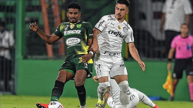 Defensa y Justicia jugará esta noche ante Palmeiras. El Halcón de Varela tiene 15 bajas como consecuencia del coronavirus.