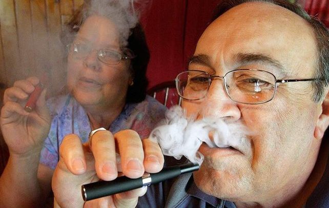 Solos o en pareja. El humo que generan no es simplemente vapor de agua
