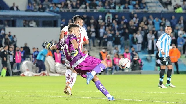 Una atajada de Mele en Unión, en el Top 3 de la 10ª fecha