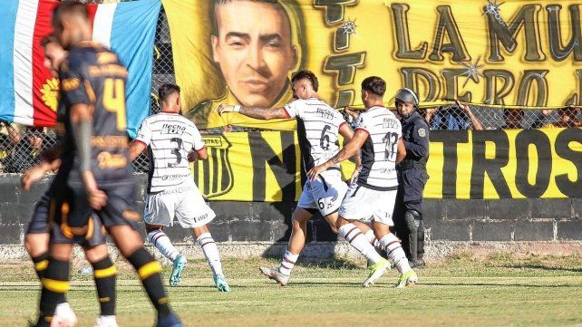 Colón venció a Mitre de Santiago del Estero por 1-0.