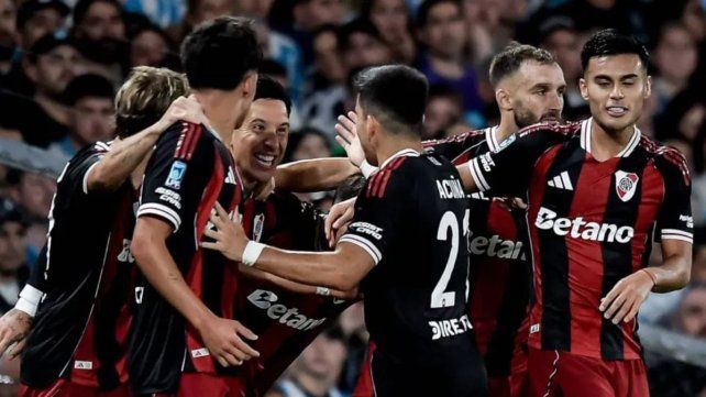 River se aprovechó de Racing y estiró la gran racha con Coudet como DT