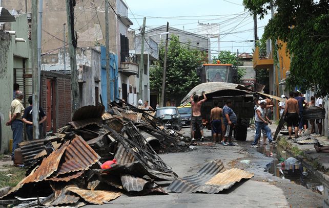 Ocho familias lo perdieron todo debido a que el fuego se extendió con rapidez.