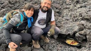 Las pizzas cocinadas en lava de volcán, la nueva tendencia viral