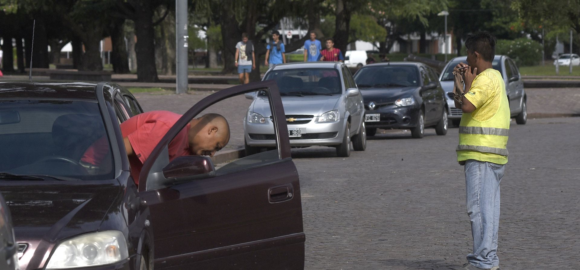 El municipio recibe dos denuncias diarias contra cuidacoches violentos