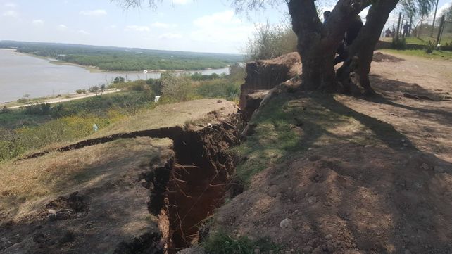 Alarma. Es inminente el desmoronamiento de la zona afectada e insisten en que los vecinos deben evacuarla.