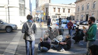 Parque Alberdi: los asambleístas mantienen los cortes en Rivadavia