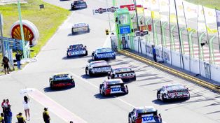 Los autos del TC volvieron a la pista en Viedma. El Turismo Carretera vuelve a vivir.
