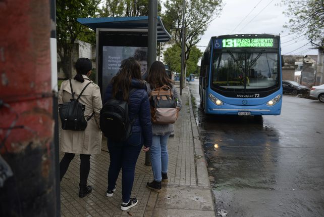 Los estudiantes que van a La Siberia se quejan por la falta de unidades del transporte urbano.