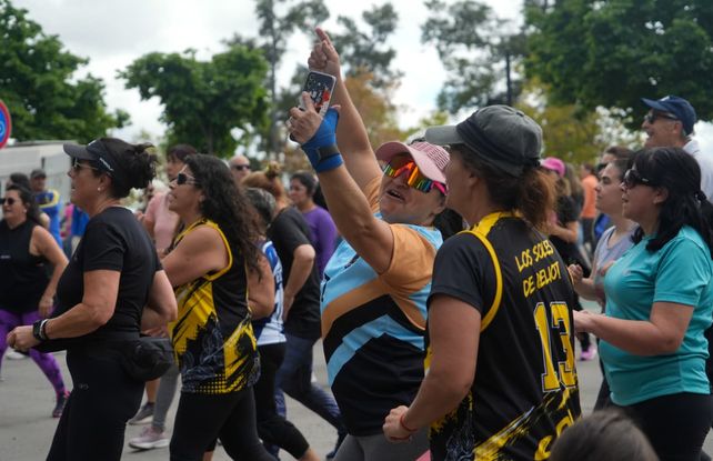 La Calle Recreativa festejó sus 16 años con una convocatoria récord pese al frío
