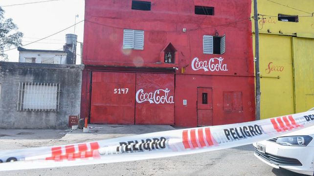 El frente del negocio baleado esta mañana. Todo sucedió alrededor de las 8.30.