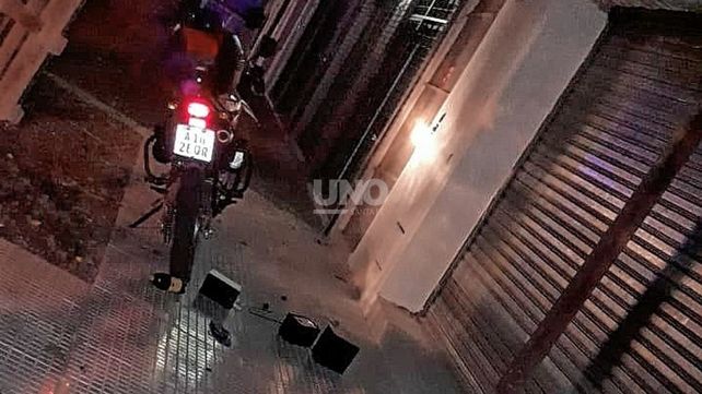 Un agente de Prefectura Naval salvó a un repartidor de un asalto de dos motochorros