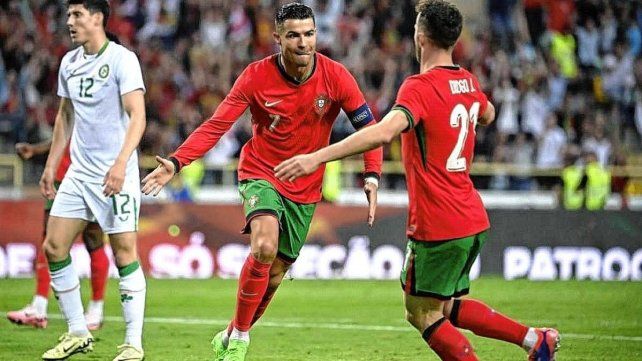 Ronaldo marcó otro récord tras su doblete para Portugal antes de la Eurocopa Ronaldo marcó otro récord tras su doblete para Portugal antes de la Eurocopa