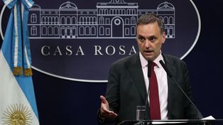 El vocero presidencial, Manuel Adorni, planteó que en Rosario la lucha contra el narcotráfico es una guerra entre los argentinos de bien y aquellos que matan por matar en el marco del narcoterrorismo.&nbsp;