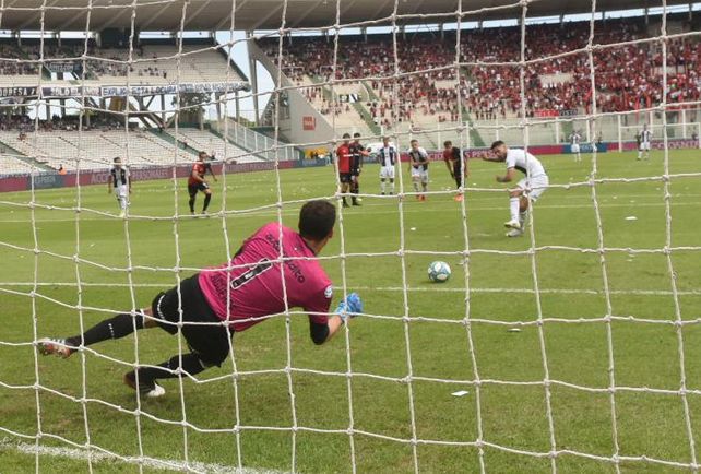 Newells jugó mal, perdió con Talleres y sumó su segunda derrota consecutiva