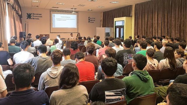 Los estudiantes de la UTN discutieron el cambio de paradigma en la formación académica