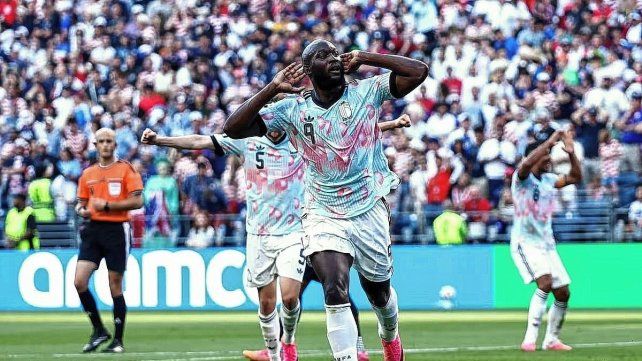 Bélgica goleó a Estados Unidos y se metió en cuartos de final.
