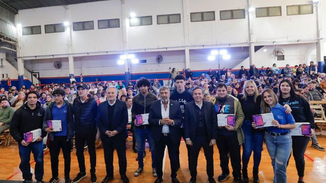 Giuliano en el acto del programa Conectando con vos: El Estado es esto, es conectar a cada argentino