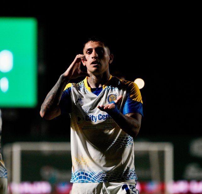 Gastón Ávila metió un doblete en el estadio Eva Perón.