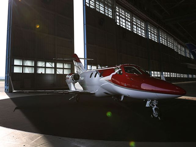 Honda presentó su nuevo y elegante avión
