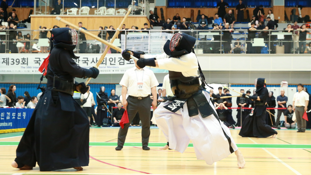 Tres practicantes de la provincia participaron del torneo de internacional de kumdo.