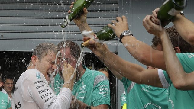 Rosberg sumó otro triunfo y se acercó a Hamilton en el campeonato de Fórmula 1