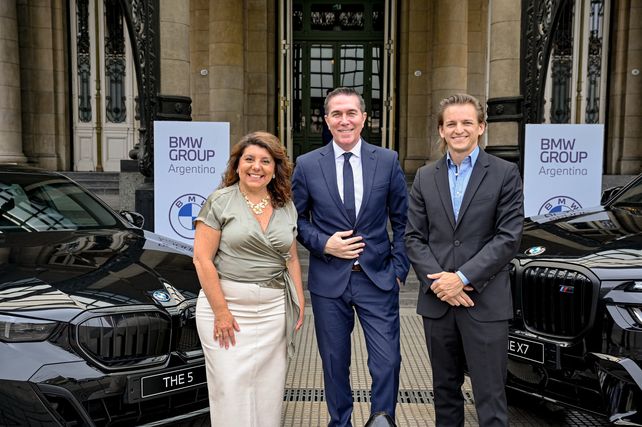 Ivana Dip, CEO de BMW Group Argentina, Rodolfo Barili y Leandro Larregina, Gerente de Ventas y Desarrollo de Red de BMW y MINI