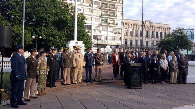 Paraná: con el izamiento de la Bandera comenzaron los homenajes a los héroes de Malvinas
