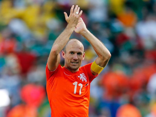La FIFA no sancionará a Robben por el piletazo ante México