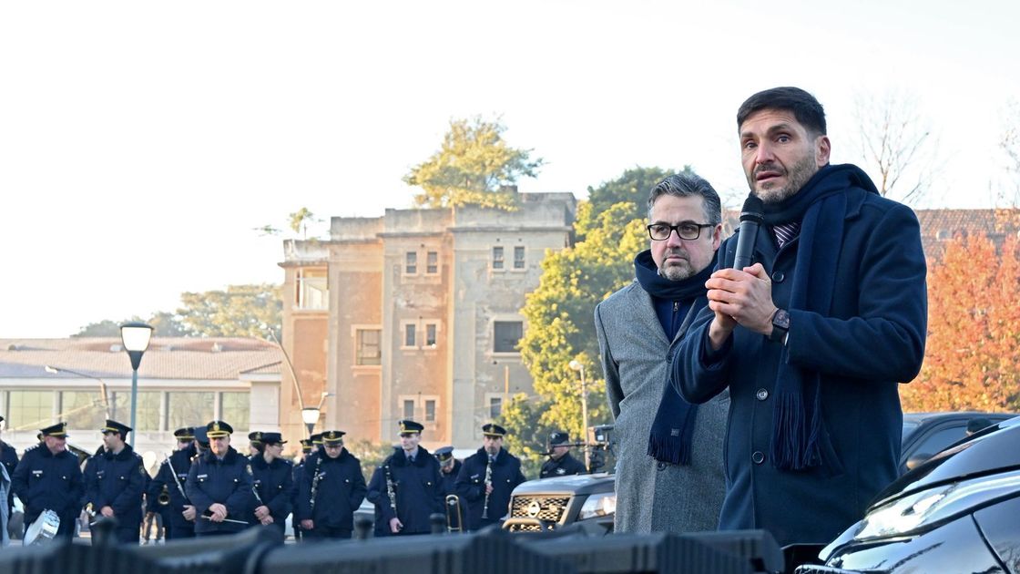 El ministro de Seguridad, Pablo Cococcioni, y el gobernador de Santa Fe, Maximiliano Pullaro, muestran la baja de homicidios.