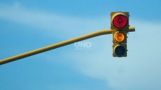 Ruta 1: Provincia licitó el mantenimiento y modernización del sistema de semáforos entre Colastiné y Rincón