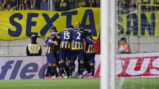 Todo Central celebra el gol de Cervera, al inicio del complemento.